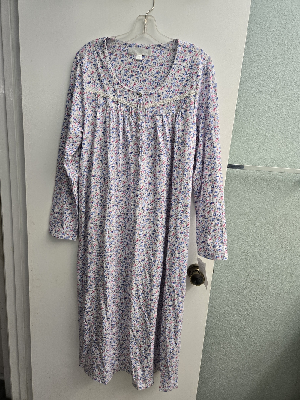 Eileen West 100% Cotton Floral Nightgown Size M NWT